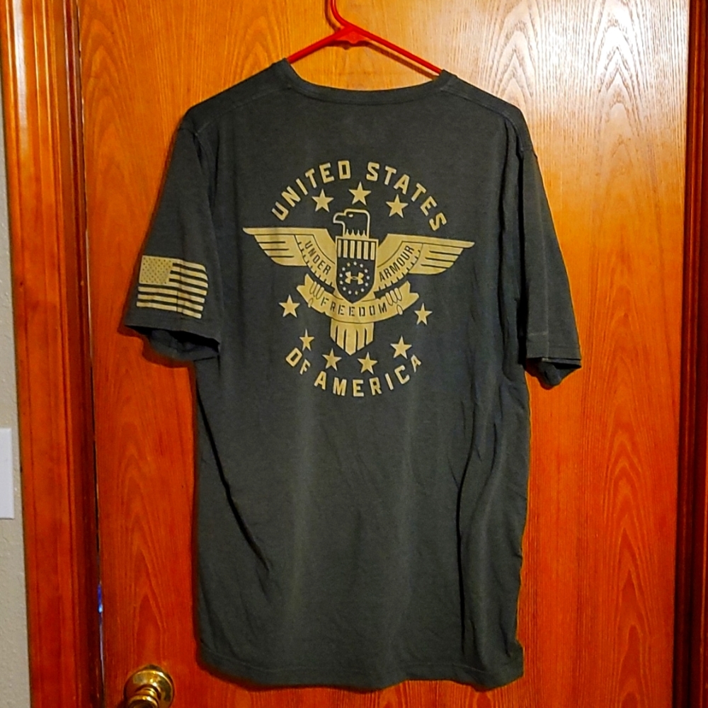 Mens under armour shirt size large